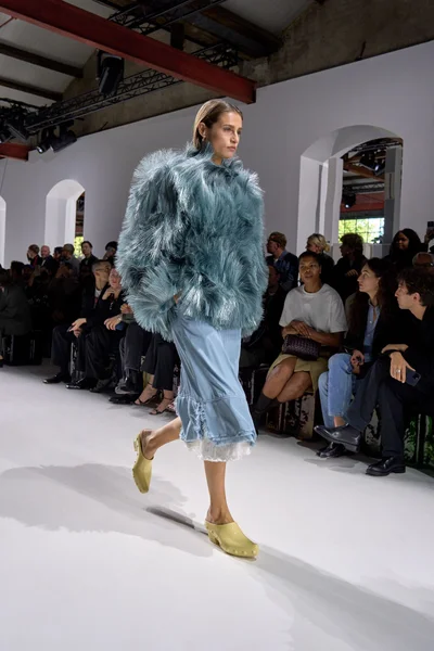 Look 32